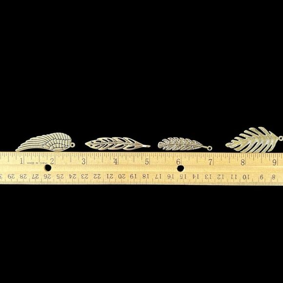 4 Bundles of Silver Tone Leaf Charms 6 of each 24 Total Charms - Picture 7 of 10